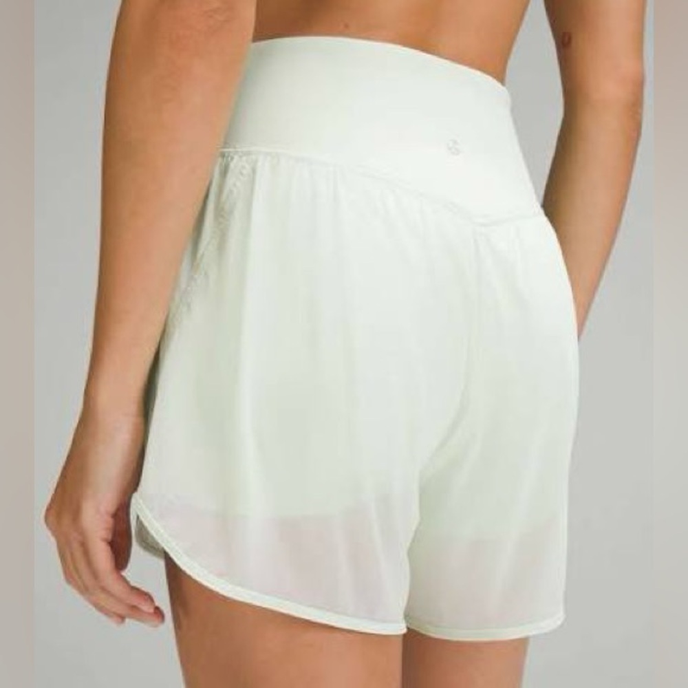 Lululemon Nulu and Mesh High-Rise Yoga Short 3.5” - Size 8